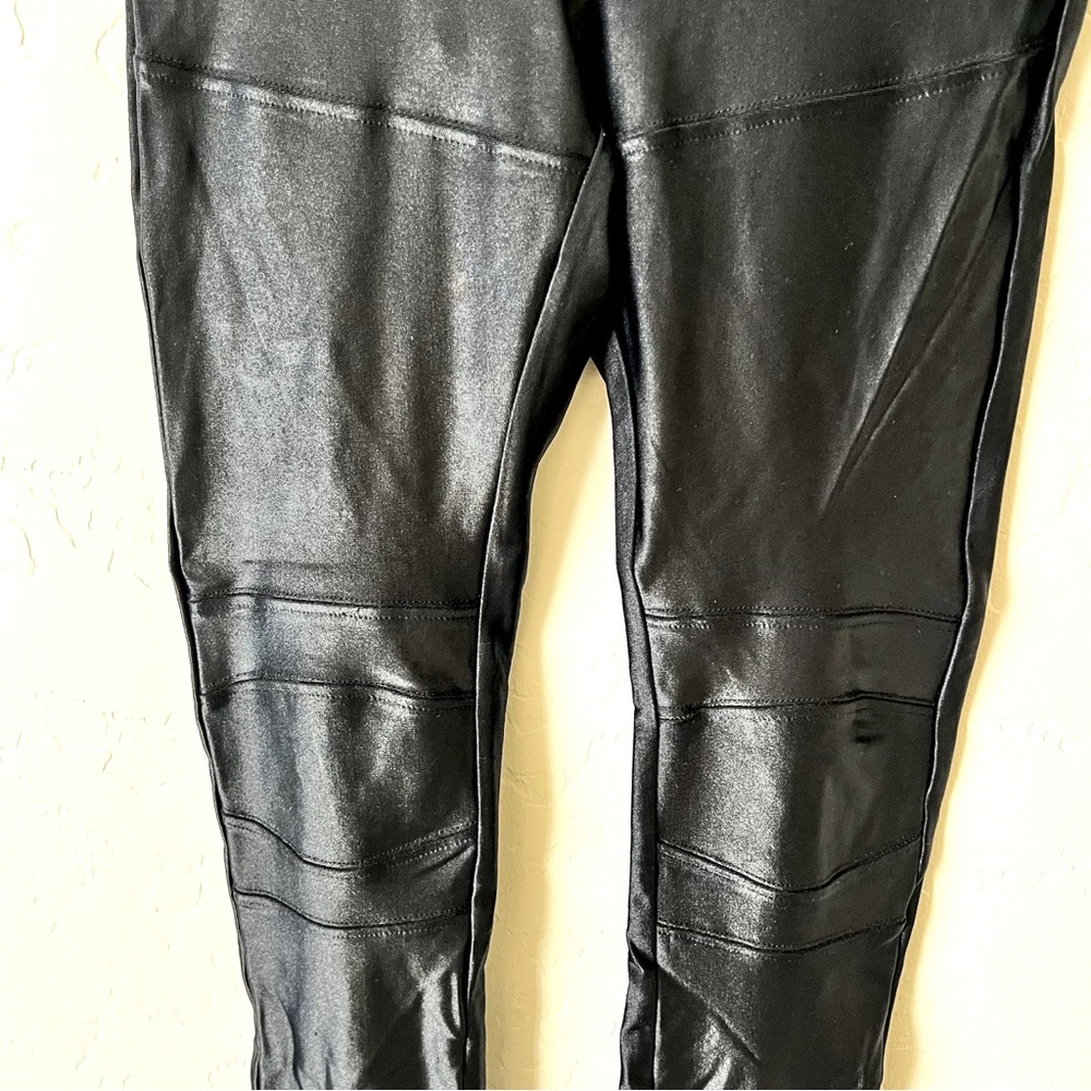 Edgy Shiny Leggings Black Small